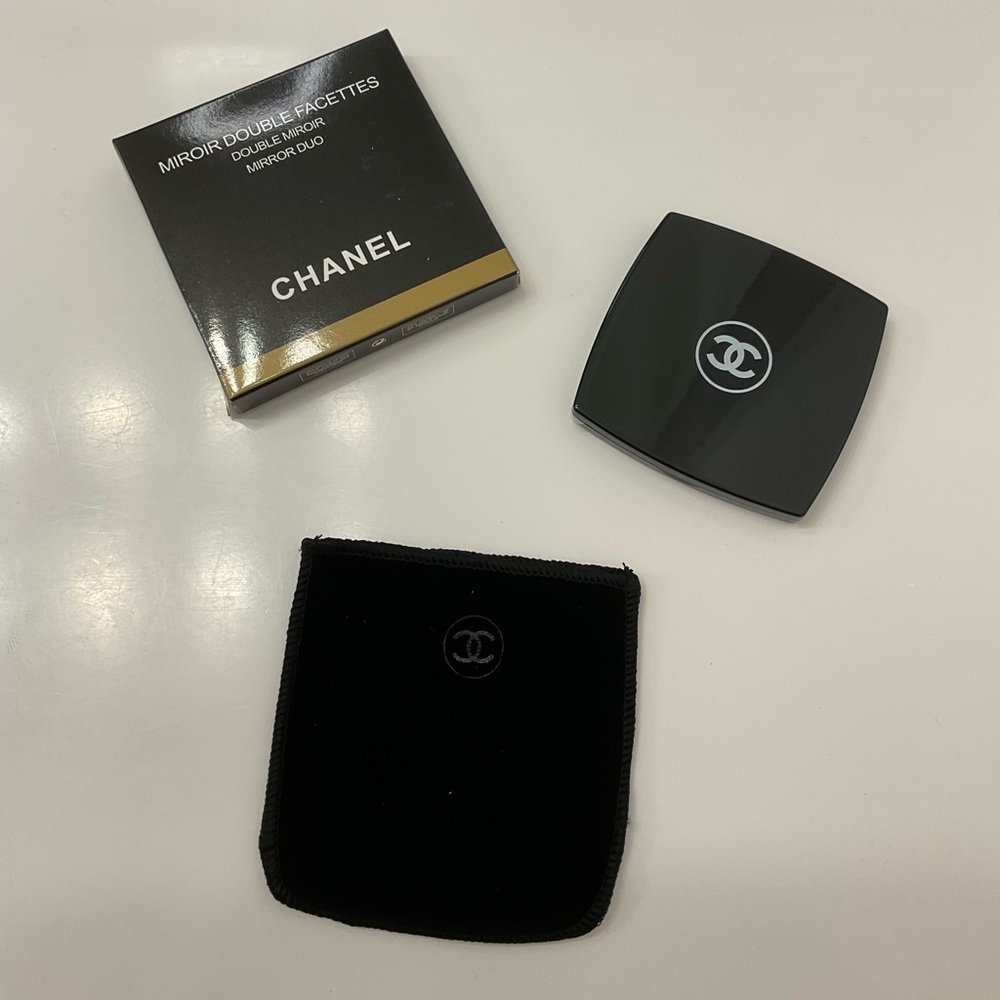 NIB CHANEL Black Compact Mirror with Black Pouch